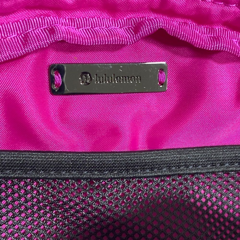 Lululemon Everywhere Hot Pink Belt Bag 1L Sonic Pink - Picture 6 of 10